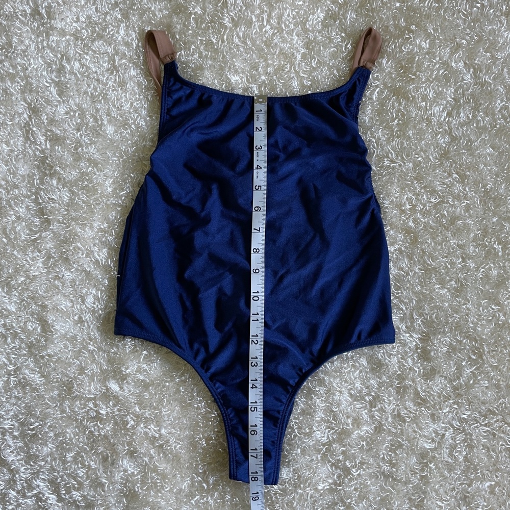 Bikini - Picture 3 of 7